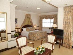 Hotel Seven Oaks 4*