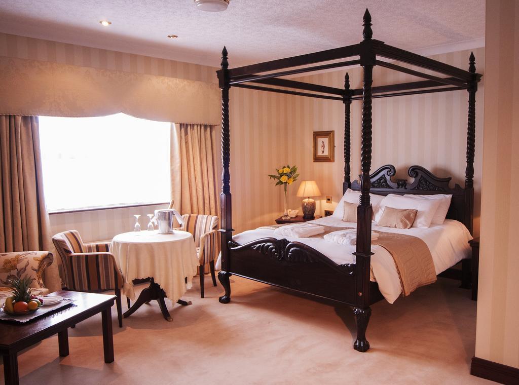 Seven Oaks Hotel 4*